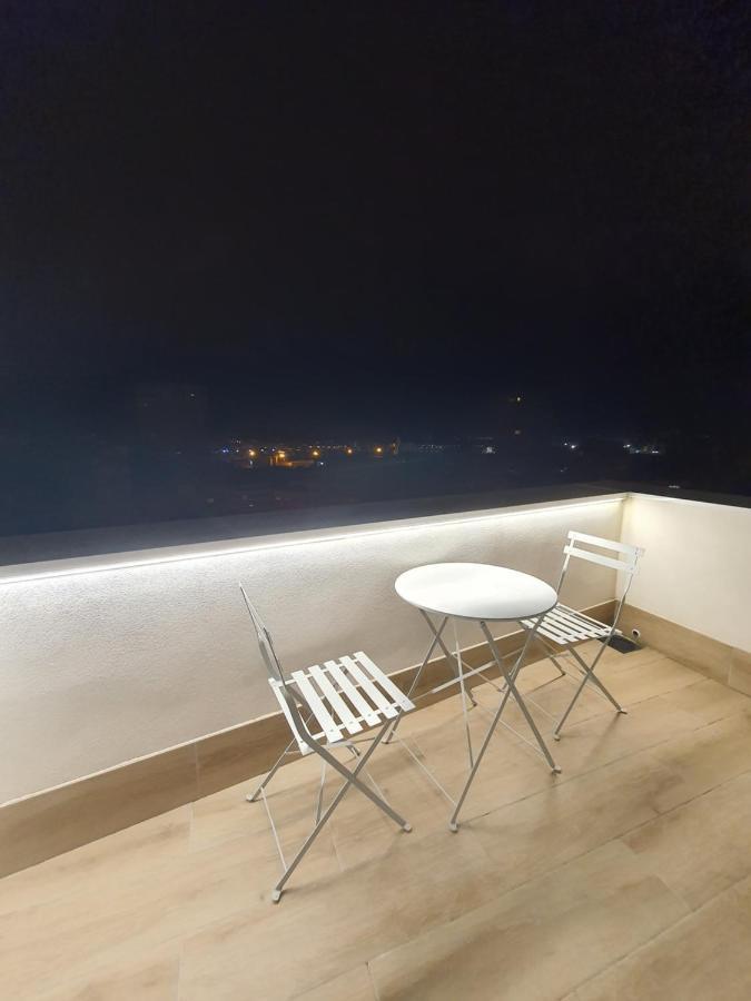 דירות א-קורוניה Sky Fleming 31 By Oktheway מראה חיצוני תמונה